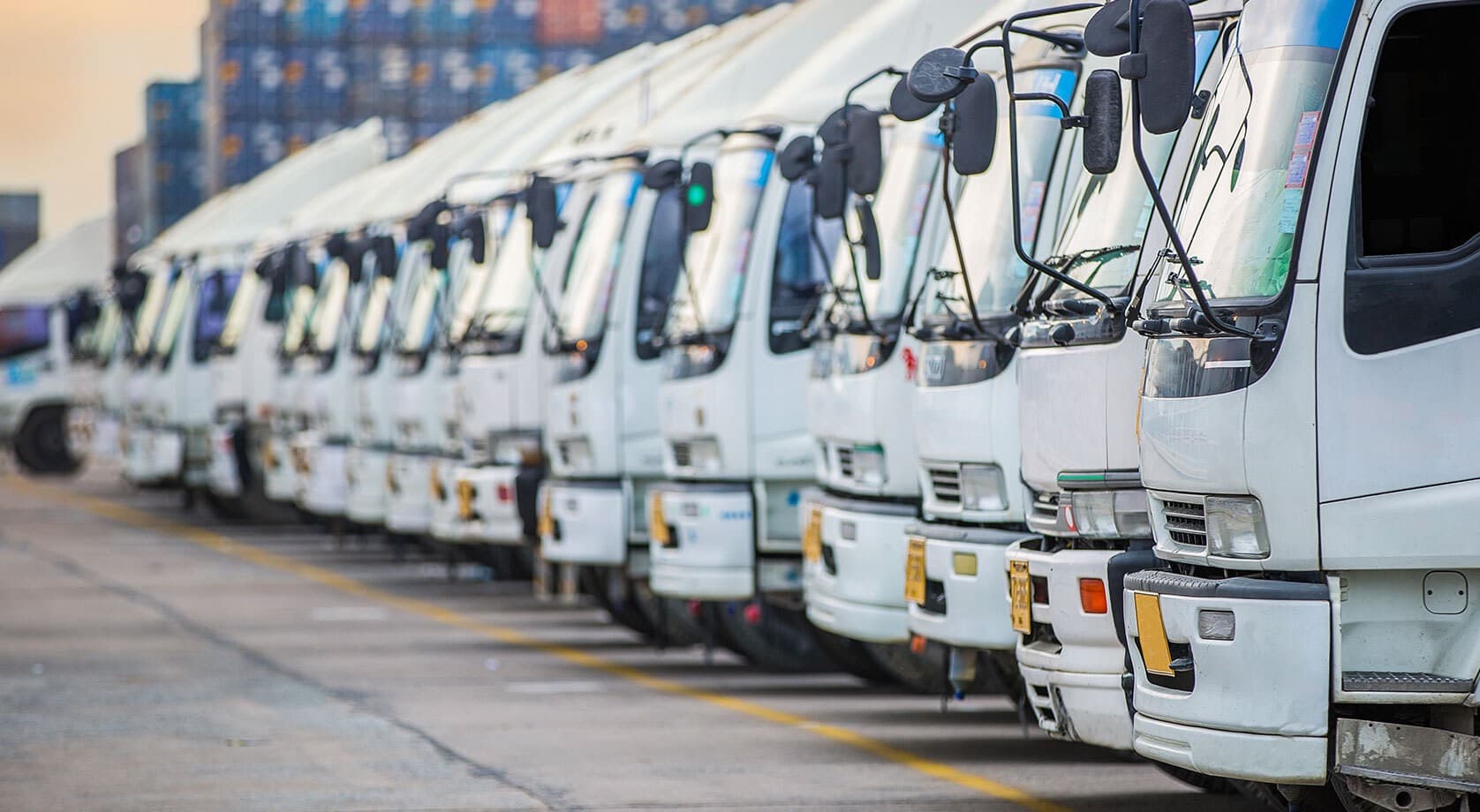 Unidad de transporte de carga operando en Monterrey para servicios de logistica y fletes